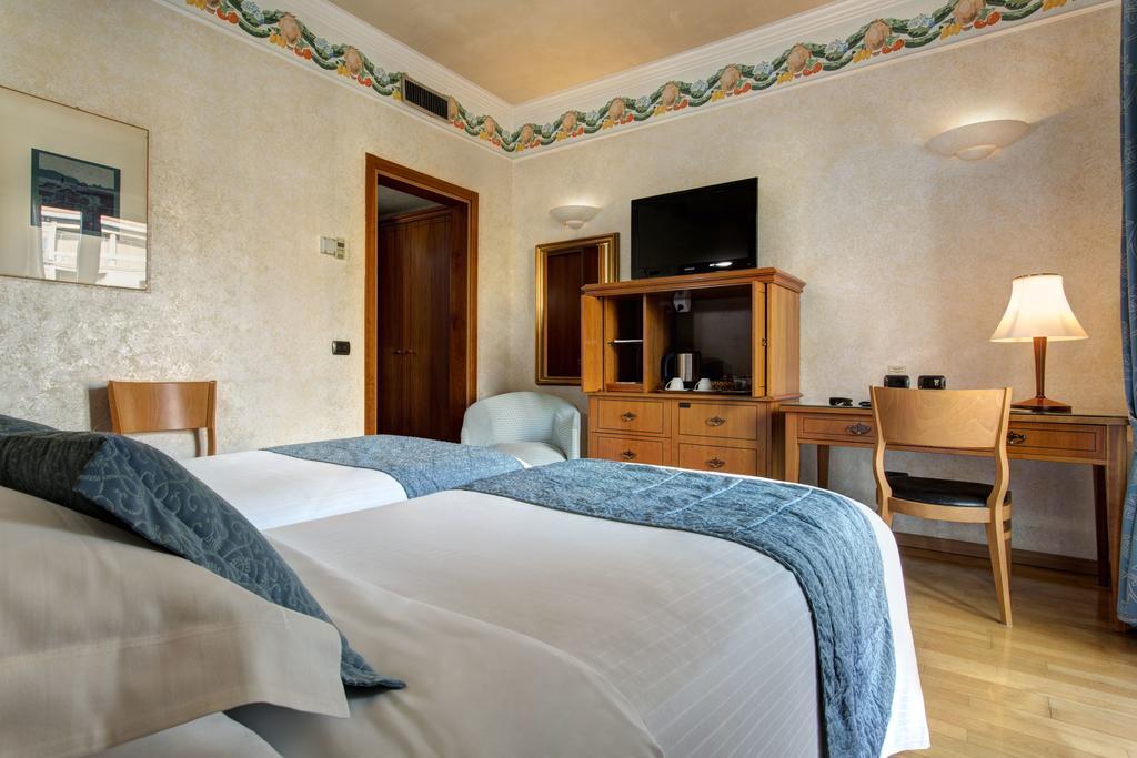 Double Room,326693158:JPEG